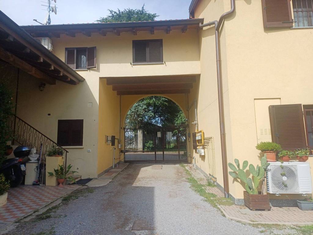 appartamento in vendita a Milano in zona Baggio