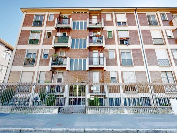 appartamento in vendita a Milano in zona Adriano