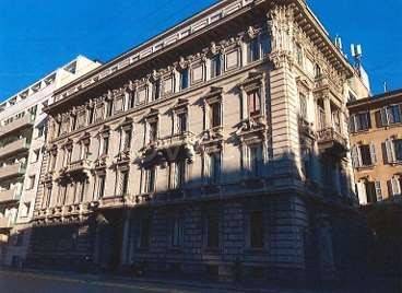 appartamento in vendita a Milano in zona Sant'Ambrogio