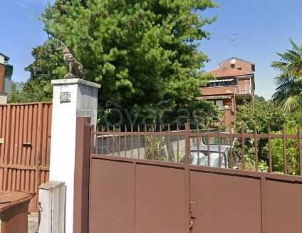 appartamento in vendita a Milano in zona Baggio