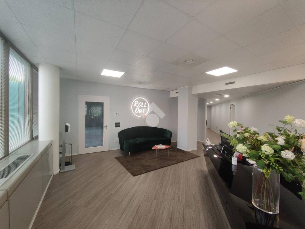 ufficio in vendita a Milano in zona Trenno