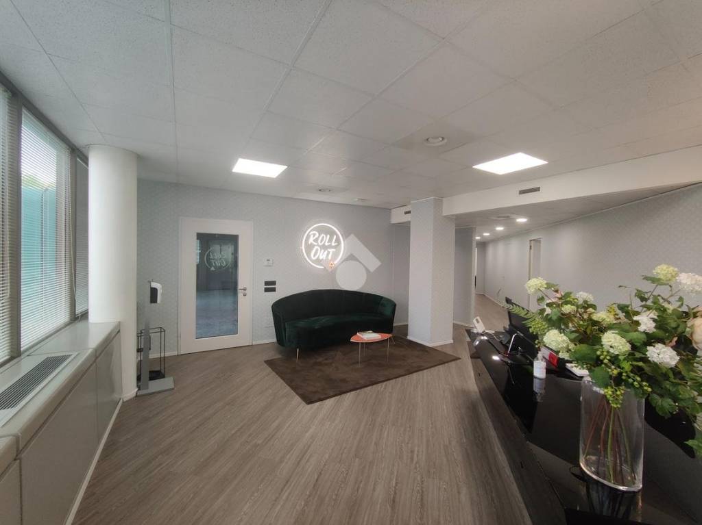 ufficio in vendita a Milano in zona Gallaratese