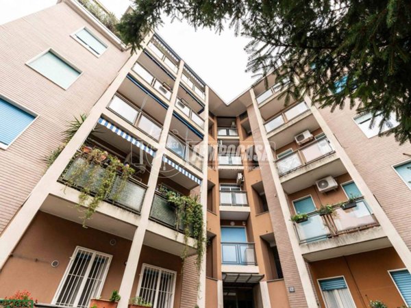 appartamento in vendita a Milano in zona Gorla