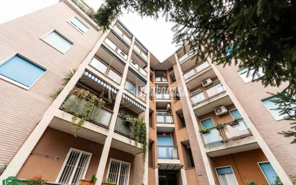 appartamento in vendita a Milano in zona Gorla