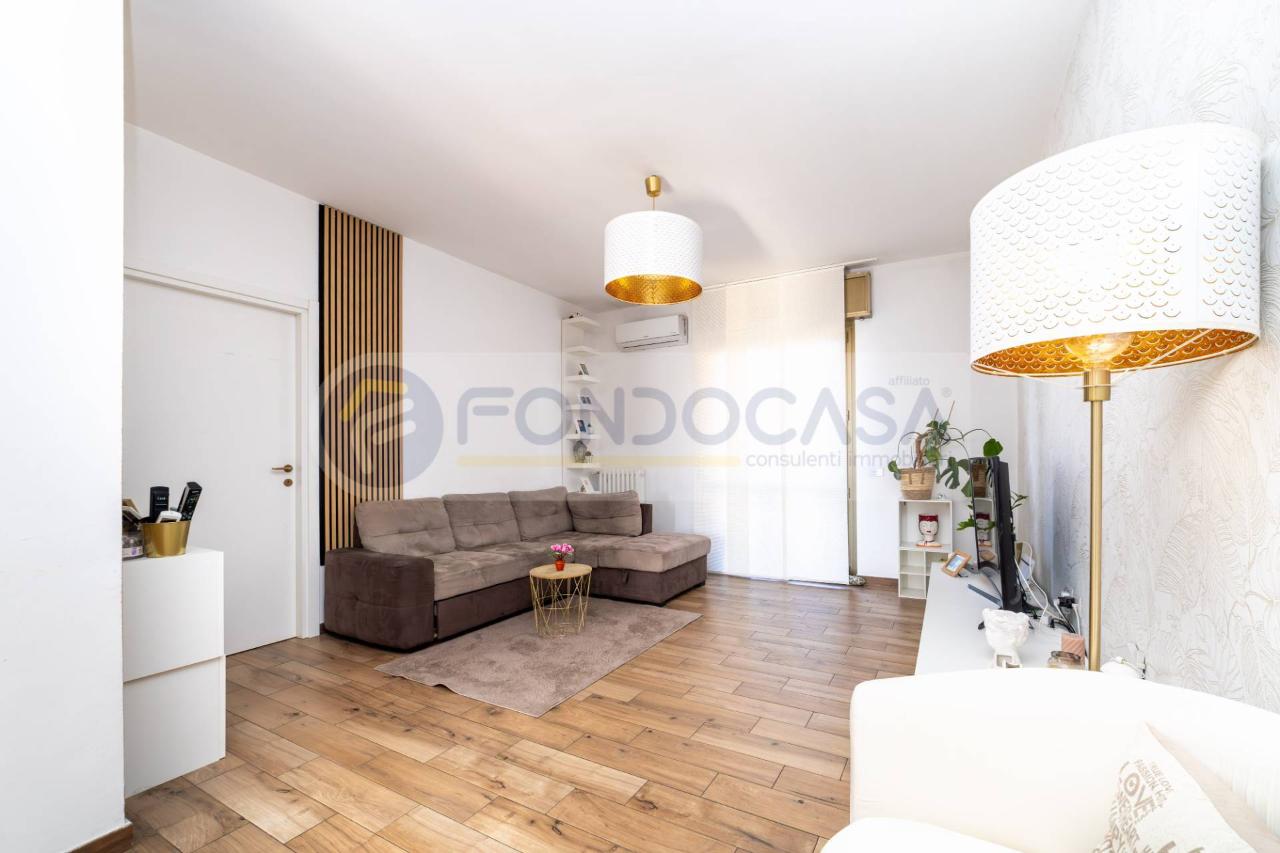 appartamento in vendita a Milano in zona Crescenzago