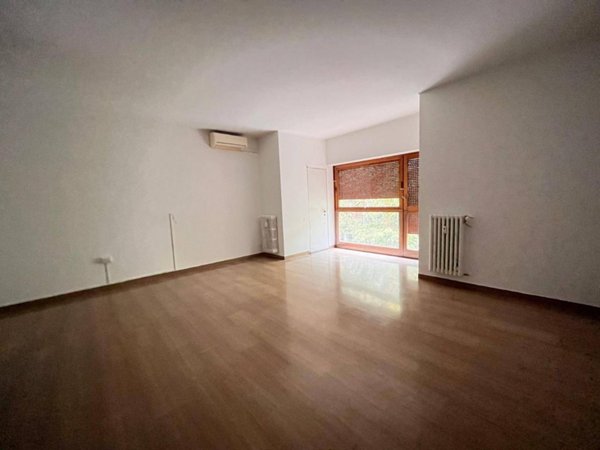 appartamento in vendita a Milano in zona Bullona