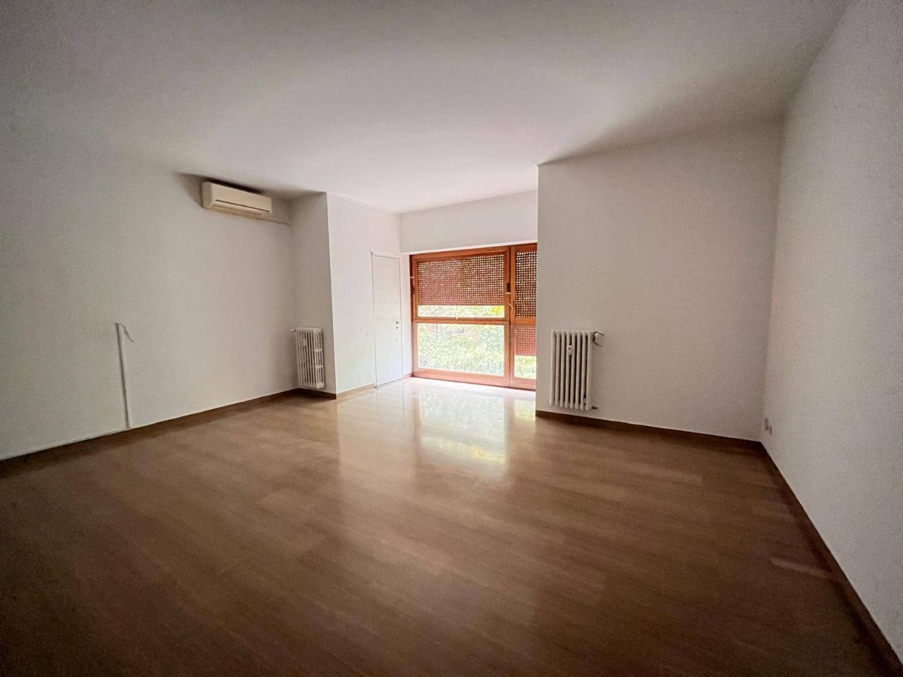 appartamento in vendita a Milano in zona Sempione