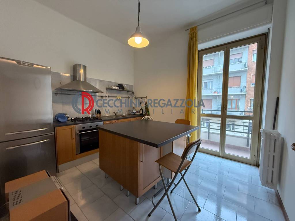 appartamento in vendita a Milano in zona Sant'Ambrogio