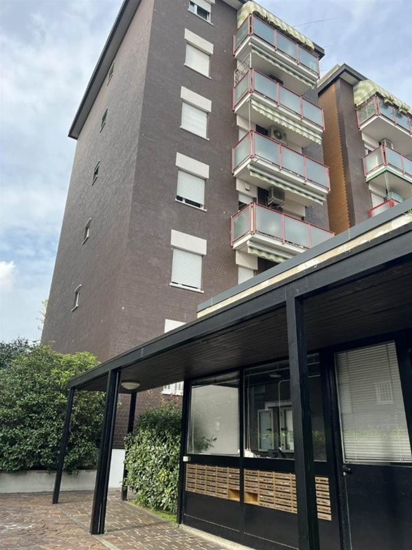 appartamento in vendita a Milano in zona Dergano