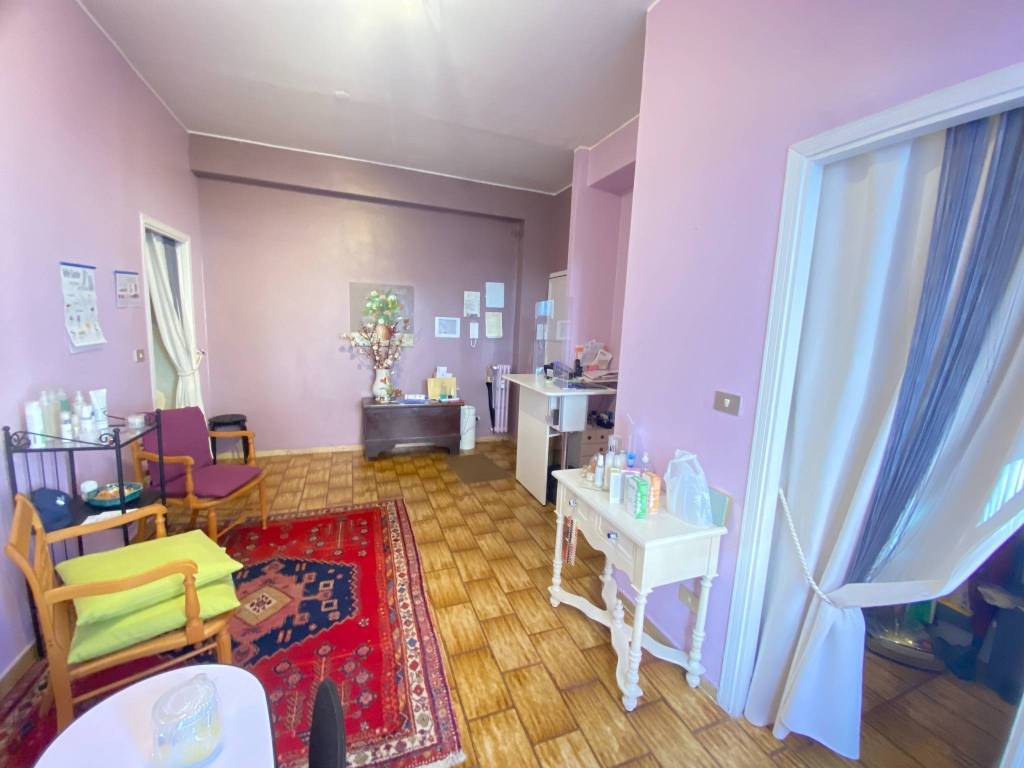 appartamento in vendita a Milano in zona Lorenteggio