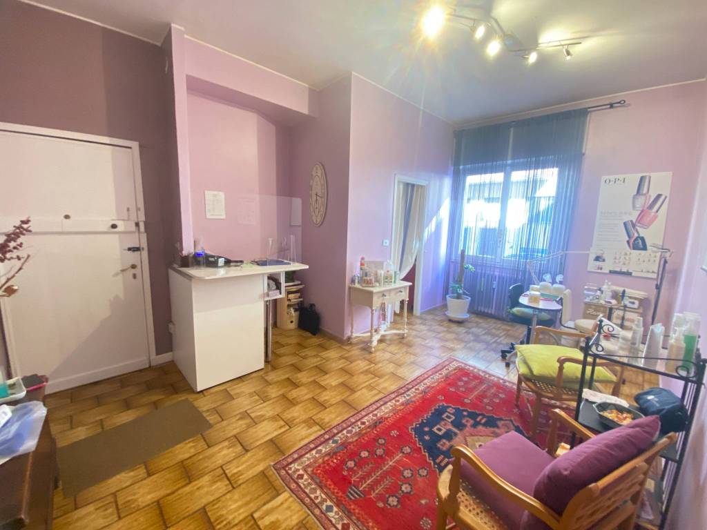 appartamento in vendita a Milano in zona Lorenteggio