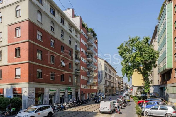 appartamento in vendita a Milano in zona Guastalla