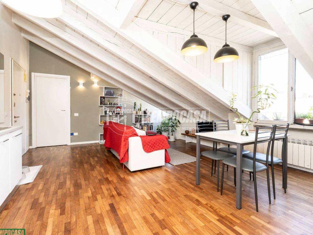 appartamento in vendita a Milano in zona Gorla