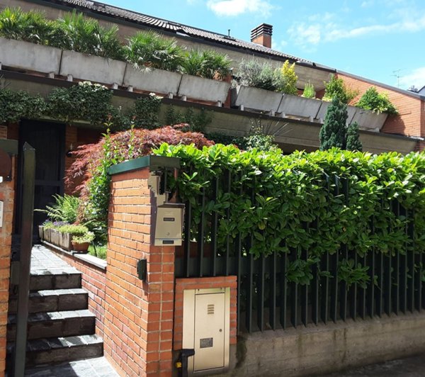 casa indipendente in vendita a Milano in zona Baggio