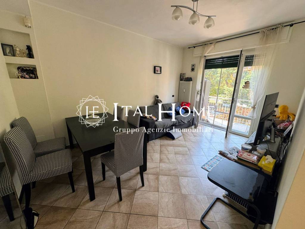 appartamento in vendita a Milano in zona Lorenteggio