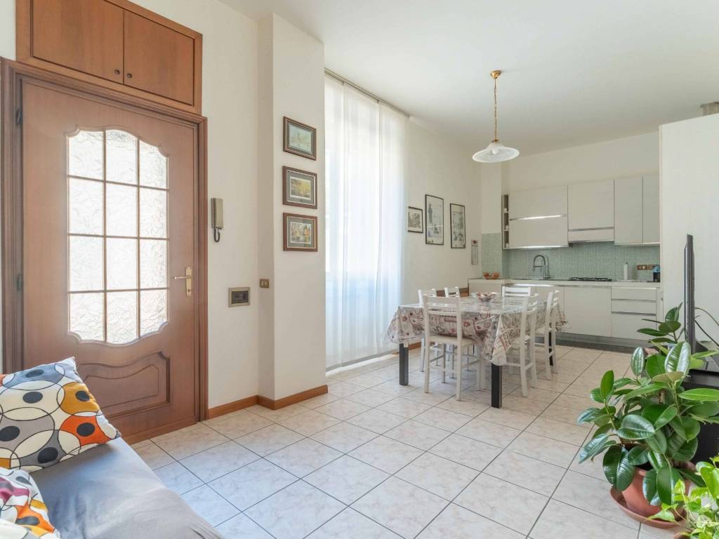 appartamento in vendita a Milano in zona Bocconi