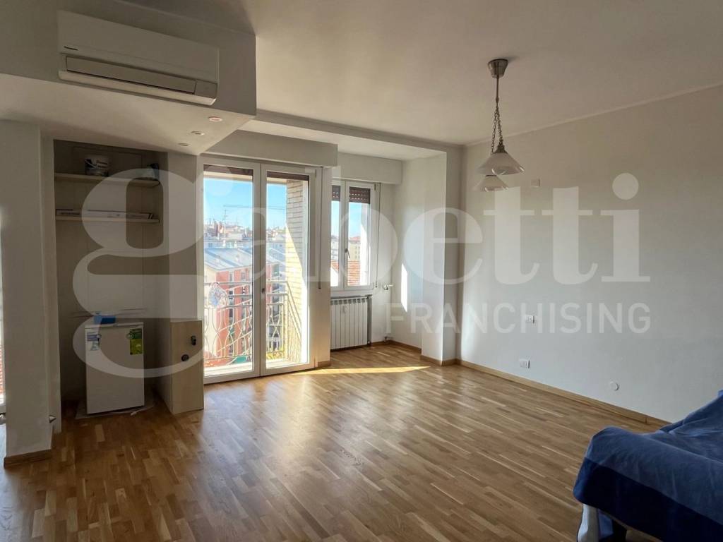 appartamento in vendita a Milano in zona Lorenteggio