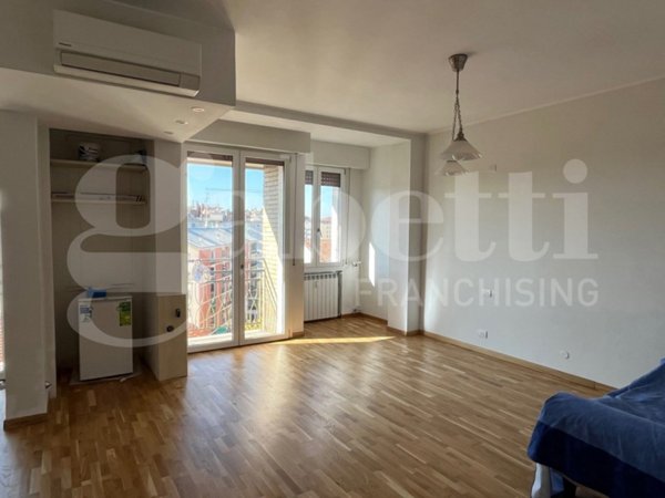 appartamento in vendita a Milano in zona Lorenteggio