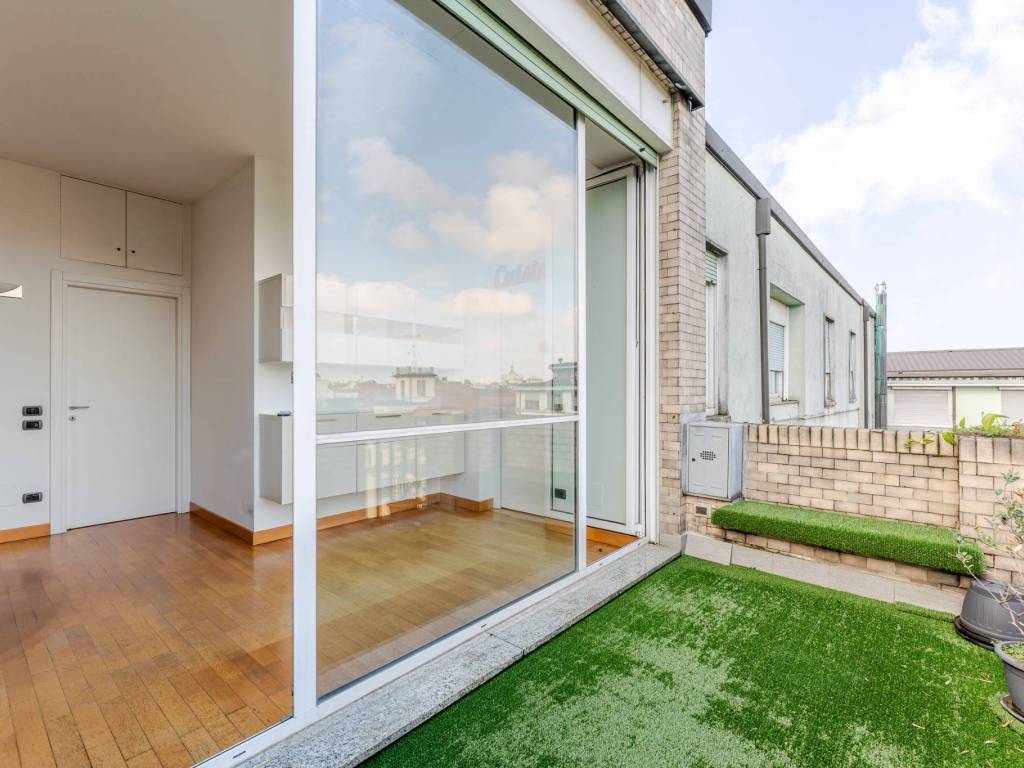 appartamento in vendita a Milano in zona Guastalla
