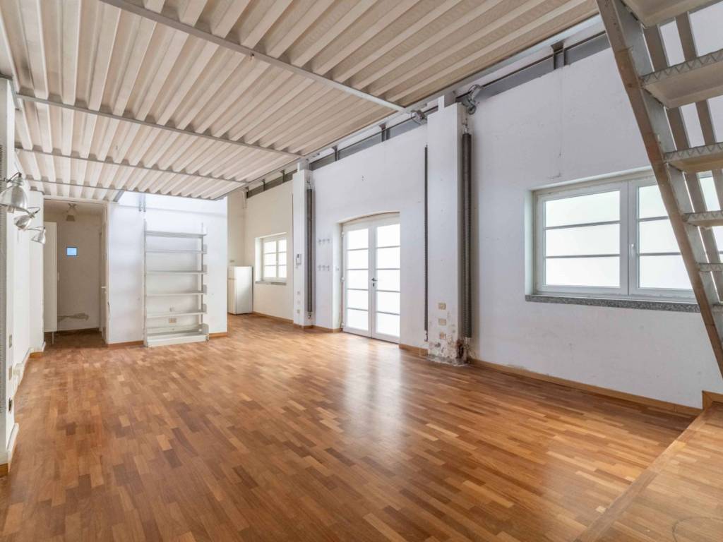 appartamento in vendita a Milano in zona Porta Genova