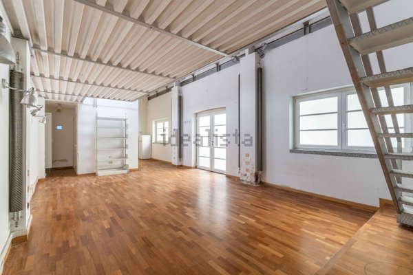 appartamento in vendita a Milano in zona Porta Genova