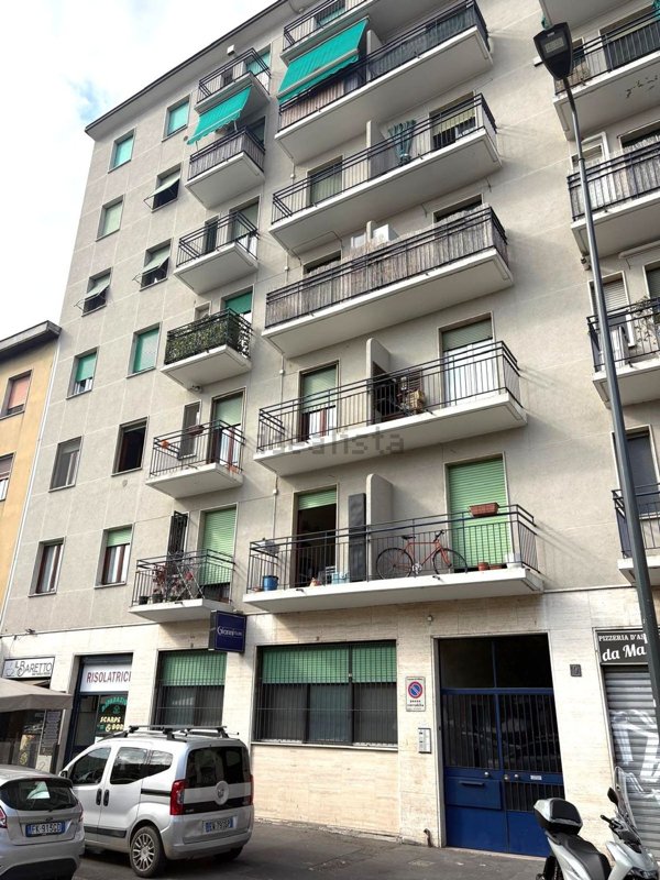 appartamento in vendita a Milano in zona Lorenteggio