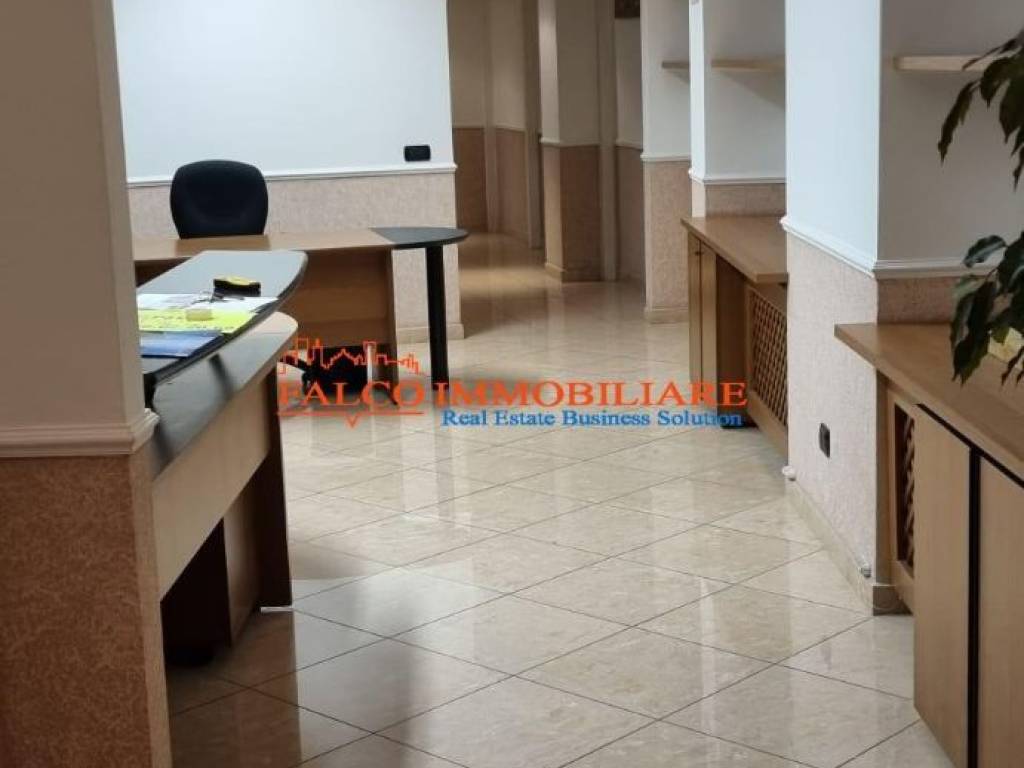 ufficio in vendita a Milano in zona Guastalla