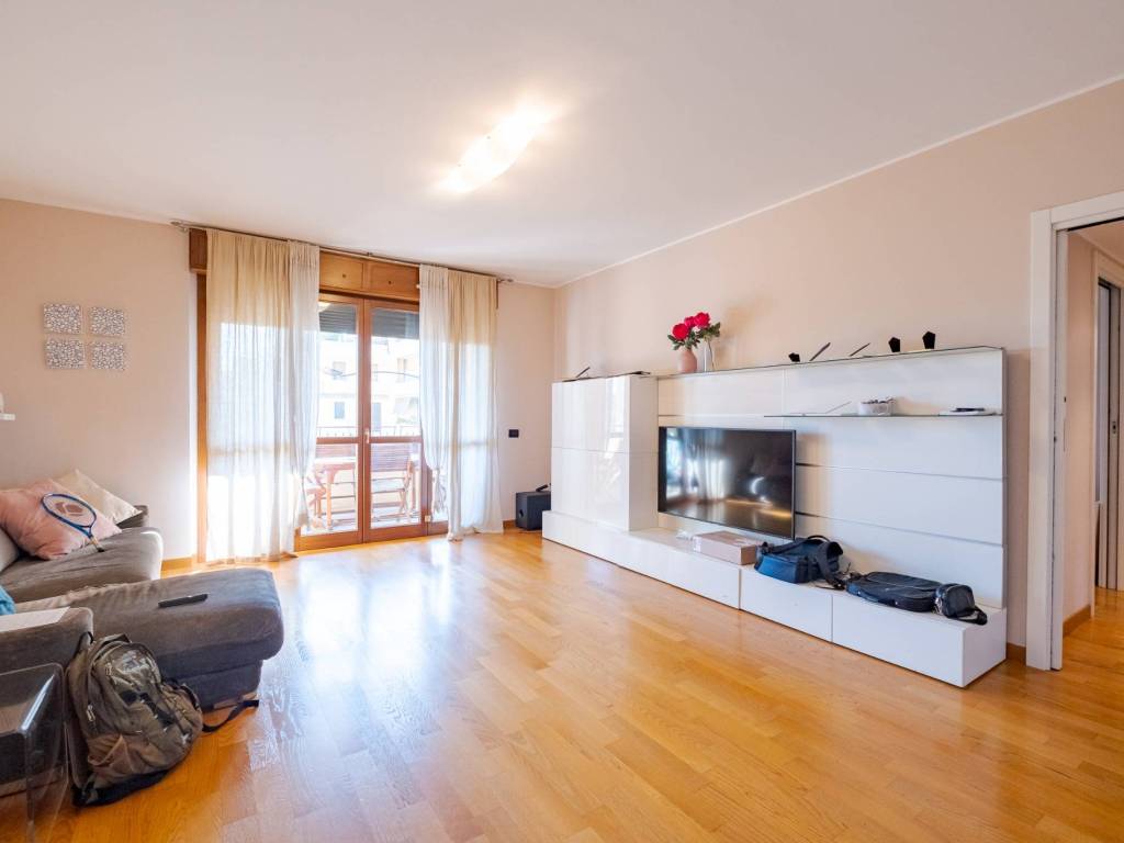 appartamento in vendita a Milano in zona Baggio