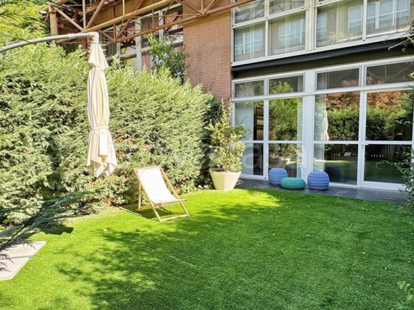 appartamento in vendita a Milano in zona Lorenteggio