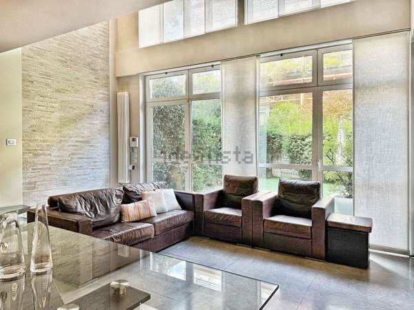 appartamento in vendita a Milano in zona Lorenteggio