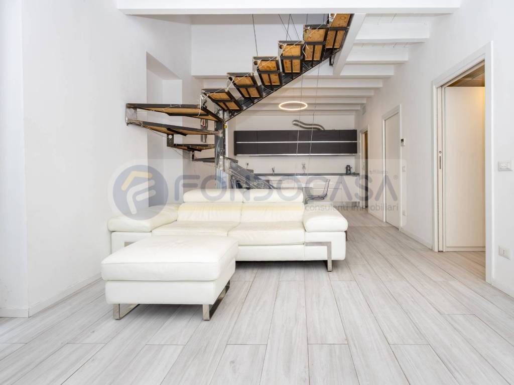 appartamento in vendita a Milano in zona Adriano
