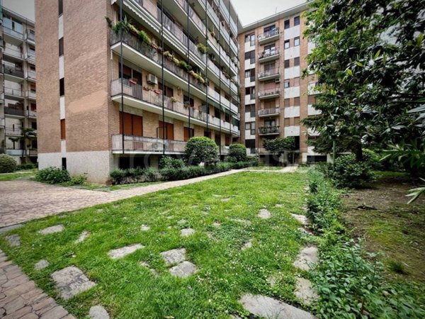 appartamento in vendita a Milano in zona Porta Vittoria