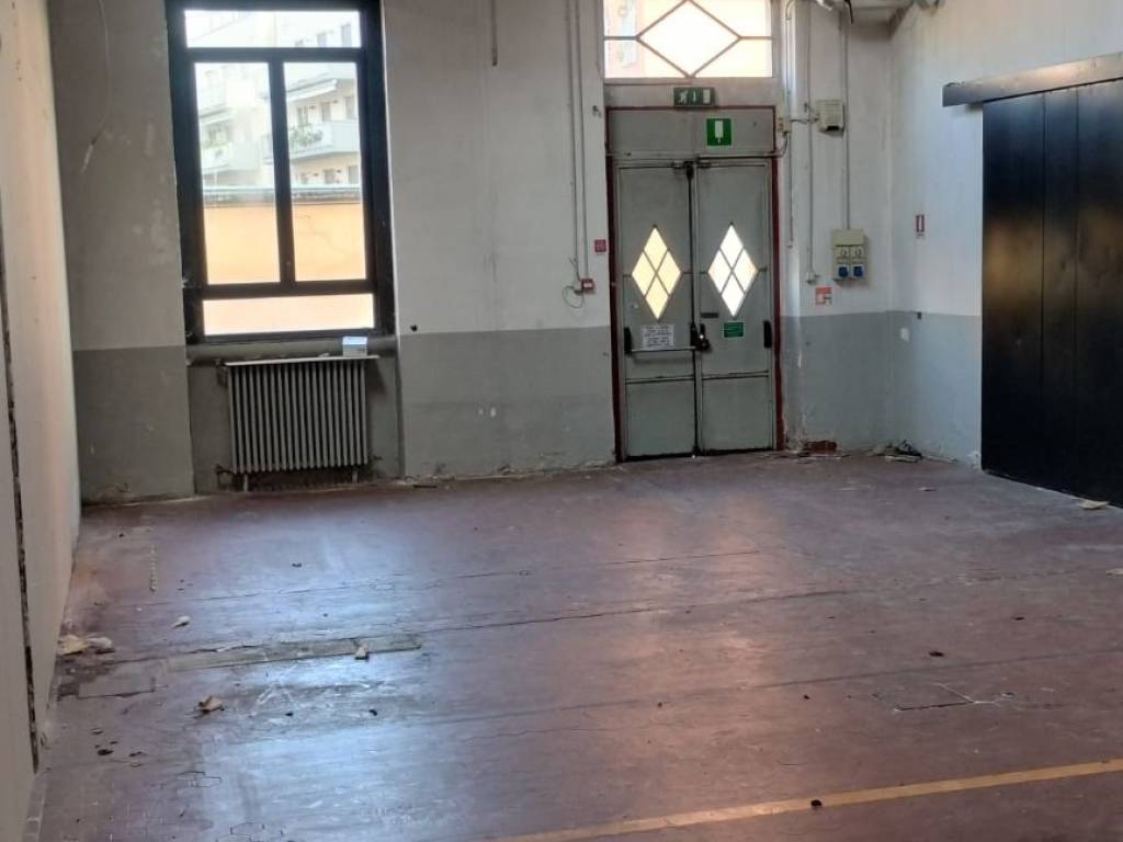 negozio in vendita a Milano in zona Crescenzago