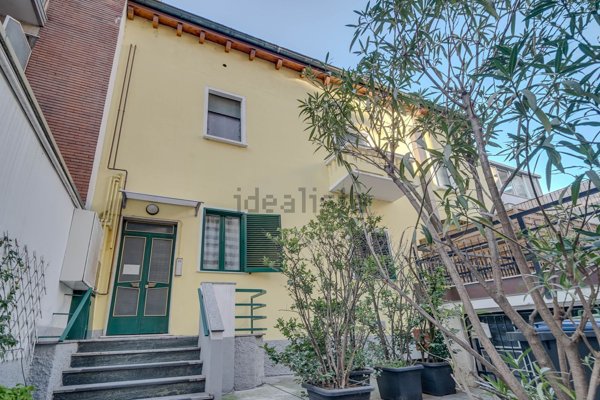 appartamento in vendita a Milano in zona Porta Genova