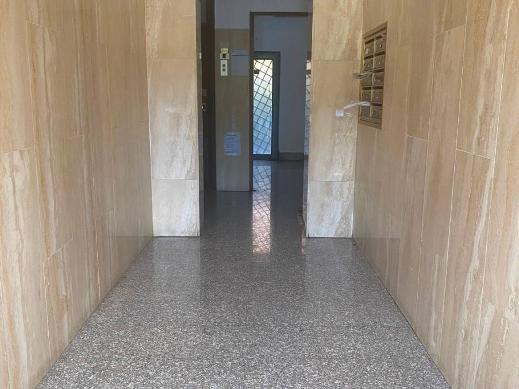 appartamento in vendita a Milano in zona Famagosta