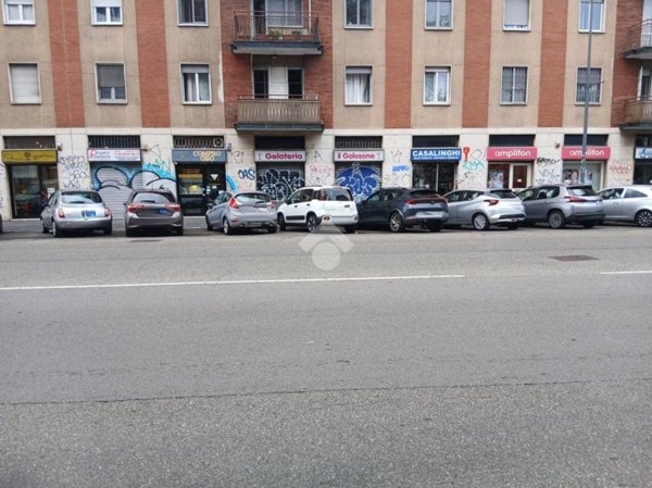 negozio in vendita a Milano in zona Famagosta