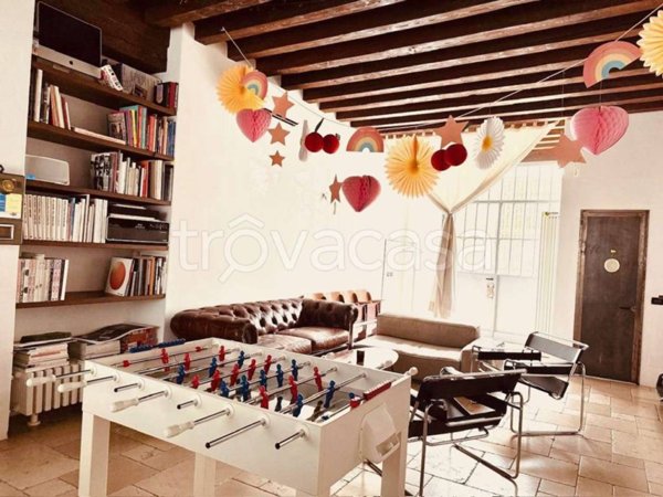 appartamento in vendita a Milano in zona Porta Genova