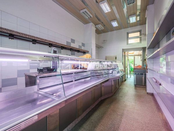 negozio in vendita a Milano in zona Città Studi