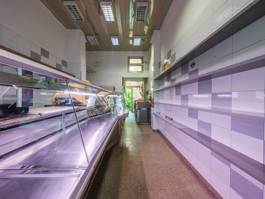 negozio in vendita a Milano in zona Città Studi