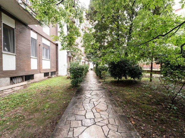 appartamento in vendita a Milano in zona Adriano