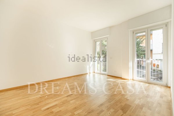 appartamento in vendita a Milano in zona Lorenteggio