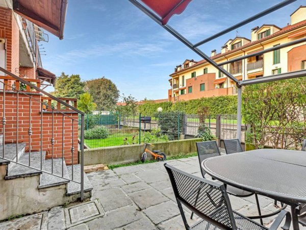 casa indipendente in vendita a Milano in zona Baggio