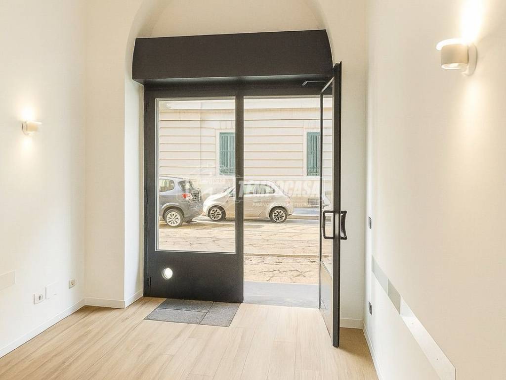 negozio in vendita a Milano in zona Porta Nuova