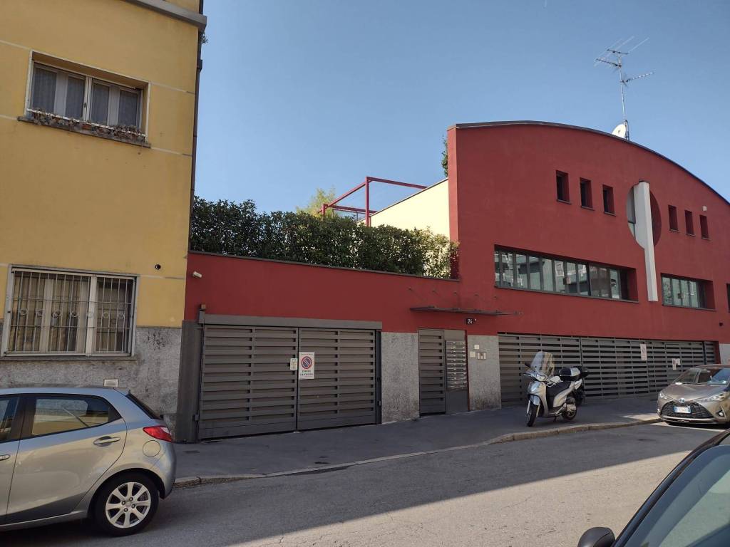 appartamento in vendita a Milano in zona Famagosta