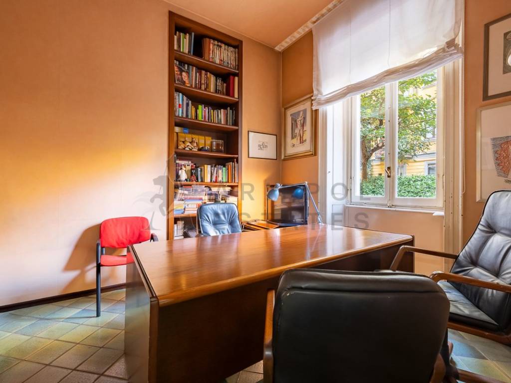 ufficio in vendita a Milano in zona Guastalla