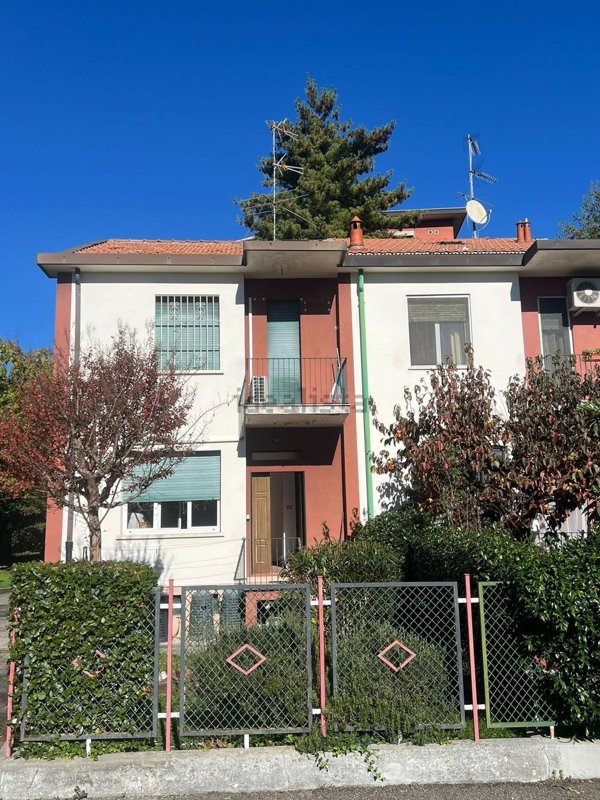 casa indipendente in vendita a Milano in zona Baggio