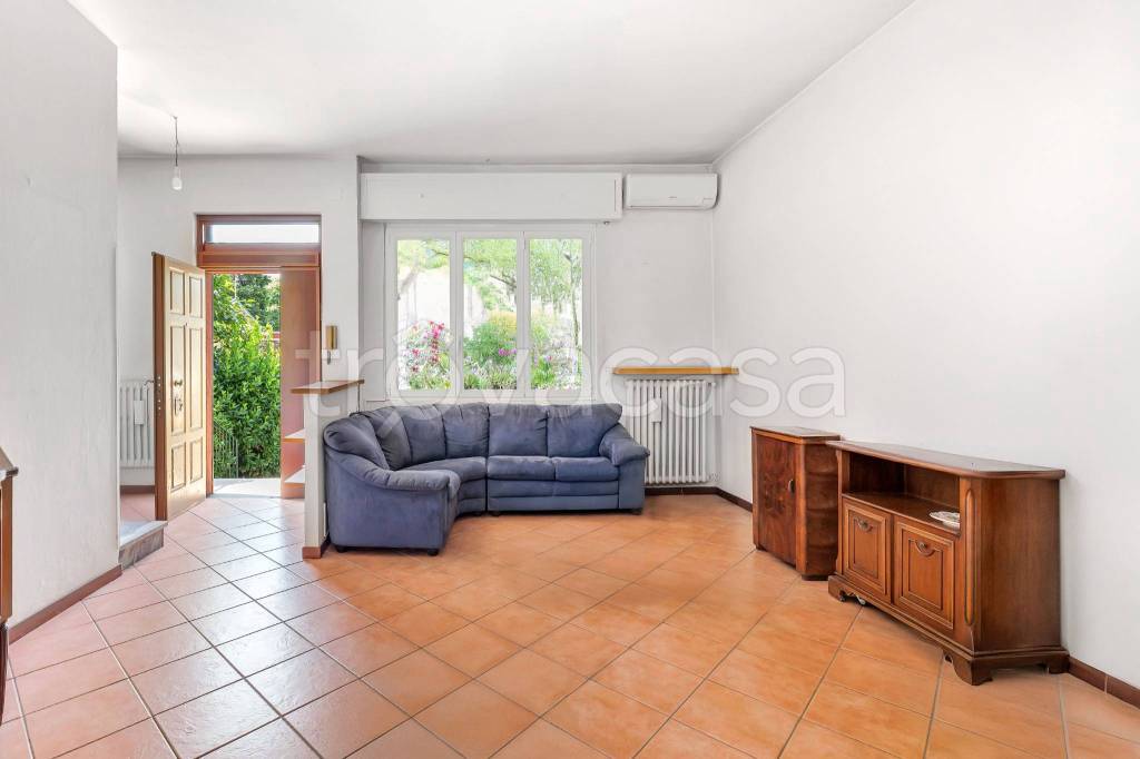 casa indipendente in vendita a Milano in zona Baggio