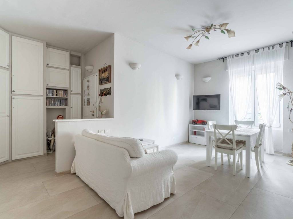 appartamento in vendita a Milano in zona Morivione