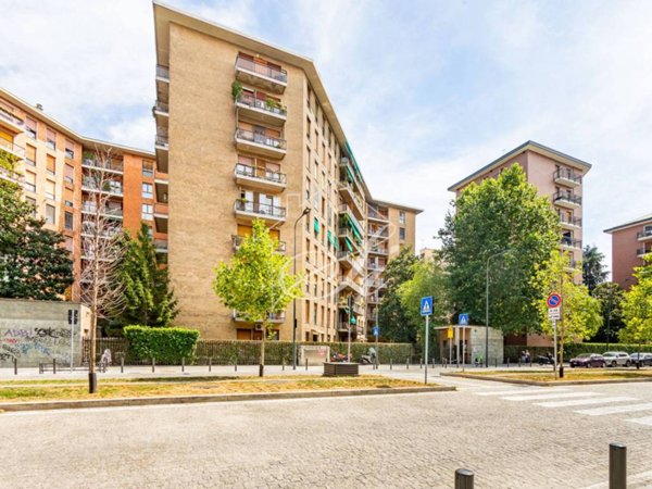 appartamento in vendita a Milano in zona Lorenteggio