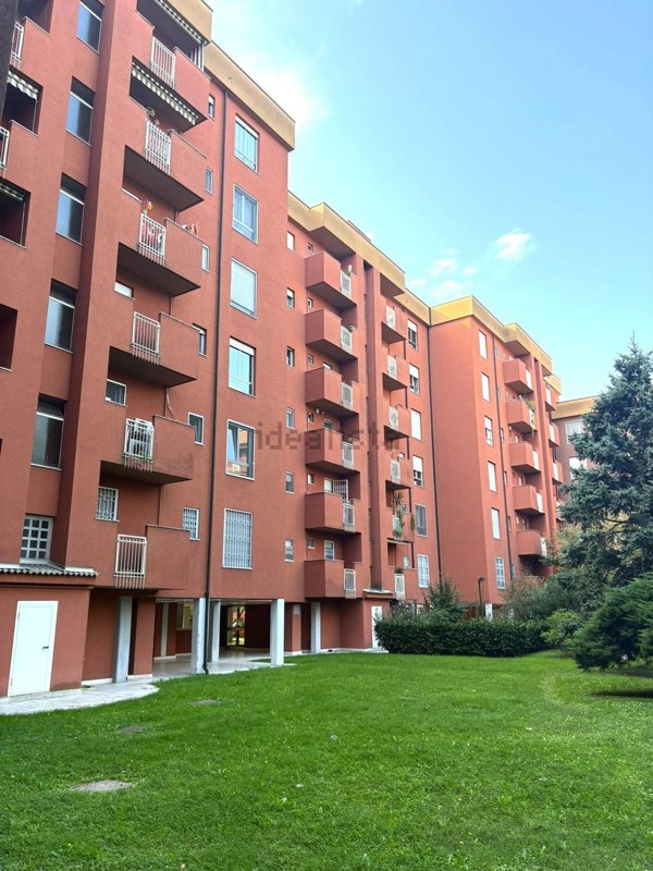 appartamento in vendita a Milano in zona Baggio